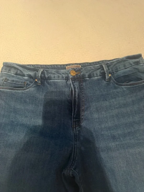 Kut from the Kloth Straight-Leg Jeans in Medium Blue Denim - Picture 13 of 14